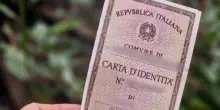 “Fra un anno non sarà più valida”. Carta d’identità, corsa contro il tempo: tutte le scadenze, chi dovrà sostituirla