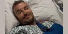 “Torna presto”. David Beckham in ospedale, la foto che spaventa i fan e il messaggio di Victoria: cosa succede