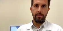 Il medico italiano muore così, a soli 45 anni, e viene massacrato di insulti sui social: da non credere