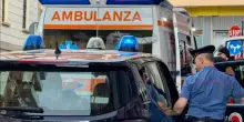 Picchia la compagna con calci e pugni: un colpo per ogni like. Arrestato 39enne