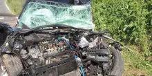 Scontro frontale tra auto e bus di pendolari: Stefano Massimi muore a 19 anni, feriti due passeggeri