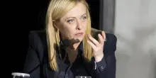 Giorgia Meloni nel libro delle elementari sulle “donne eccellenti”. La maestra indignata: “È propaganda con i bambini”