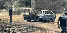 Corpo carbonizzato trovato in campagna all’interno di un auto: indagini in corso