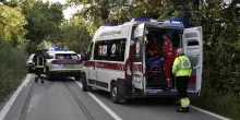 Si schianta contro una macchina, Ottavio vola in una scarpata: impatto violentissimo