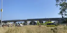 Italia. Tragedia sui binari, ragazza 17enne presa in pieno: aveva le cuffie mentre attraversava