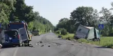 Schianto in mattinata, muore un giovanissimo: mezzi distrutti, traffico in tilt