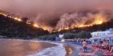 Fuoco e fiamme per il terzo giorno, infernale: isola completamente distrutta