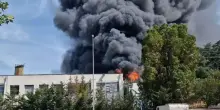 Viterbo, incendio all’università della Tuscia. Fiamme ed edifici evacuati, le autorità: “Non aprite le finestre”
