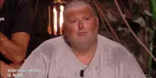 “Come fa a saperlo?”. Isola dei famosi, le accuse a Mario Adinolfi: è caos tra i naufraghi