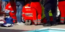 Bambina di 8 anni annega in piscina: dramma in Italia