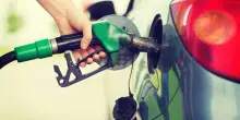 Benzina, prezzo in rialzo: Codacons lancia l’allarme, cosa sta succedendo