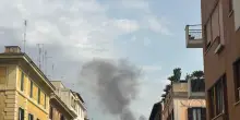 Colonna di fumo nero a Roma vicino ai Musei Vaticani: cosa succede