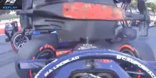 Incidente terribile in Formula 2! Si ribalta due volte con l’auto. Coinvolti altri due piloti (VIDEO)