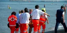 Tragedia in spiaggia: turista perde la vita durante il bagno