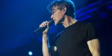 Fan in lacrime: il cantante annuncia una notizia devastante