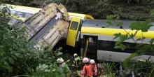 Terribile incidente ferroviario: il treno ha deragliato. Ci sono vittime