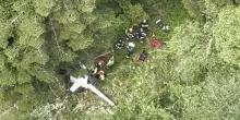 Italia, elicottero precipita nel bosco durante l’atterraggio