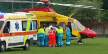 Gioca a calcetto con il figlio al campo scout, muore sul campo: infarto fatale per un papà di 57 anni