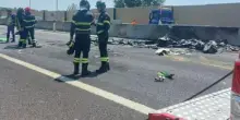 Italia. Precipita aereo in autostrada, ci sono vittime