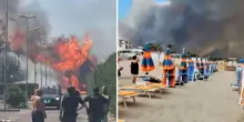 Fiamme altissime, inferno in vacanza: rogo divora tutto, evacuati interi campeggi e spiagge