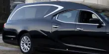 “Si sta muovendo!”. Dichiarato morto, poi la scena da brividi all’arrivo del carro funebre