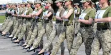 “Leva militare, anche per le donne”. La decisione che arriva dall’Europa e fa tremare l’Italia