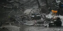 “Travolte così dall’onda”. Alluvione spaventosa, morti e feriti: la tragedia di un gruppo di bambine