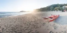 “Intrappolata nella buca”. Ancora terrore sulle spiagge italiane: Greta risucchiata così, in un istante