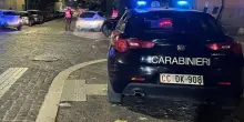 “Le mani al collo, poi l’orrore”. La lite in strada e la tragedia: massacrata così, sotto gli occhi dei passanti