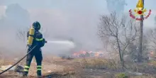 Incendio all’aeroporto italiano, sospesi tutti i voli: il rogo spaventoso, fiamme alte e fumo