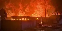 Attacco russo su Kiev nella notte: almeno 2 morti e oltre dieci feriti, esplodono incendi nella capitale