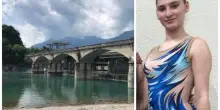 Italia. 15enne fa una foto con le amiche, subito dopo il dramma: “Schiacciata davanti a loro”, è tragedia