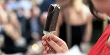 I 5 gelati con meno calorie: il test di Altroconsumo: “Puoi mangiare anche a dieta”