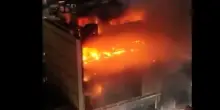 Incendio spaventoso nel centro commerciale: morti e feriti, era stato appena inaugurato