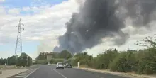 Incendio vicino all’aeroporto di Fiumicino: in fiamme il cantiere Liburna