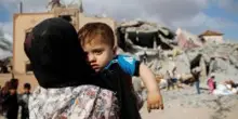 Gaza, ennesima strage di bambini: massacrati dall’esercito israeliano davanti alla clinica