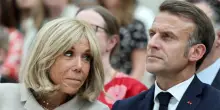 Macron umiliato un’altra volta da Brigitte, stavolta davanti a Re Carlo: cosa è successo