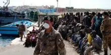 Immigrati arruolati nell’esercito in cambio della cittadinanza: la proposta che fa esplodere la polemica