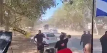 Netanyahu contestato al kibbutz Nir Oz durante la prima visita dal 7 ottobre: “Assassino”