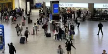 Aeroporti in tilt, 150 voli cancellati e disagi per giorni: cosa sta succedendo