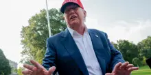 Caso Epstein, vertici Fbi in bilico e base Maga in rivolta: per Trump è una grana sempre più grossa