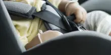 “Morto così, atroce”. Il padre dimentica il figlio in auto, la scena è agghiacciante: dolore infinito