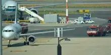 “Aiuto, aiutateci”. Paura in aereo, allarme e atterraggio di emergenza a Roma