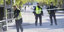 Terrore in centro: auto sui passanti, travolti anche bambini. È dramma