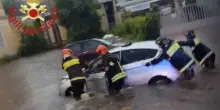Nubifragio in Italia: strade allagate e persone intrappolate nelle auto. Succede di tutto