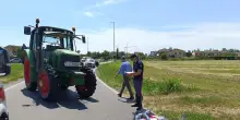 Lite tra braccianti agricoli finisce in tragedia: investito e ucciso col trattore dal collega