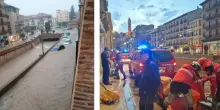 Piogge torrenziali: ospedali inondati e strade come fiumi. Stop ai treni