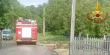 Italia, rischio maltempo: esonda il fiume. Bloccati i treni