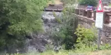 Alluvione, esonda il fiume in Italia: c’è un morto. “Non uscite di casa”