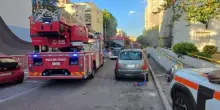 Italia, palazzo in fiamme: fumo nero e urla. Incendio devastante